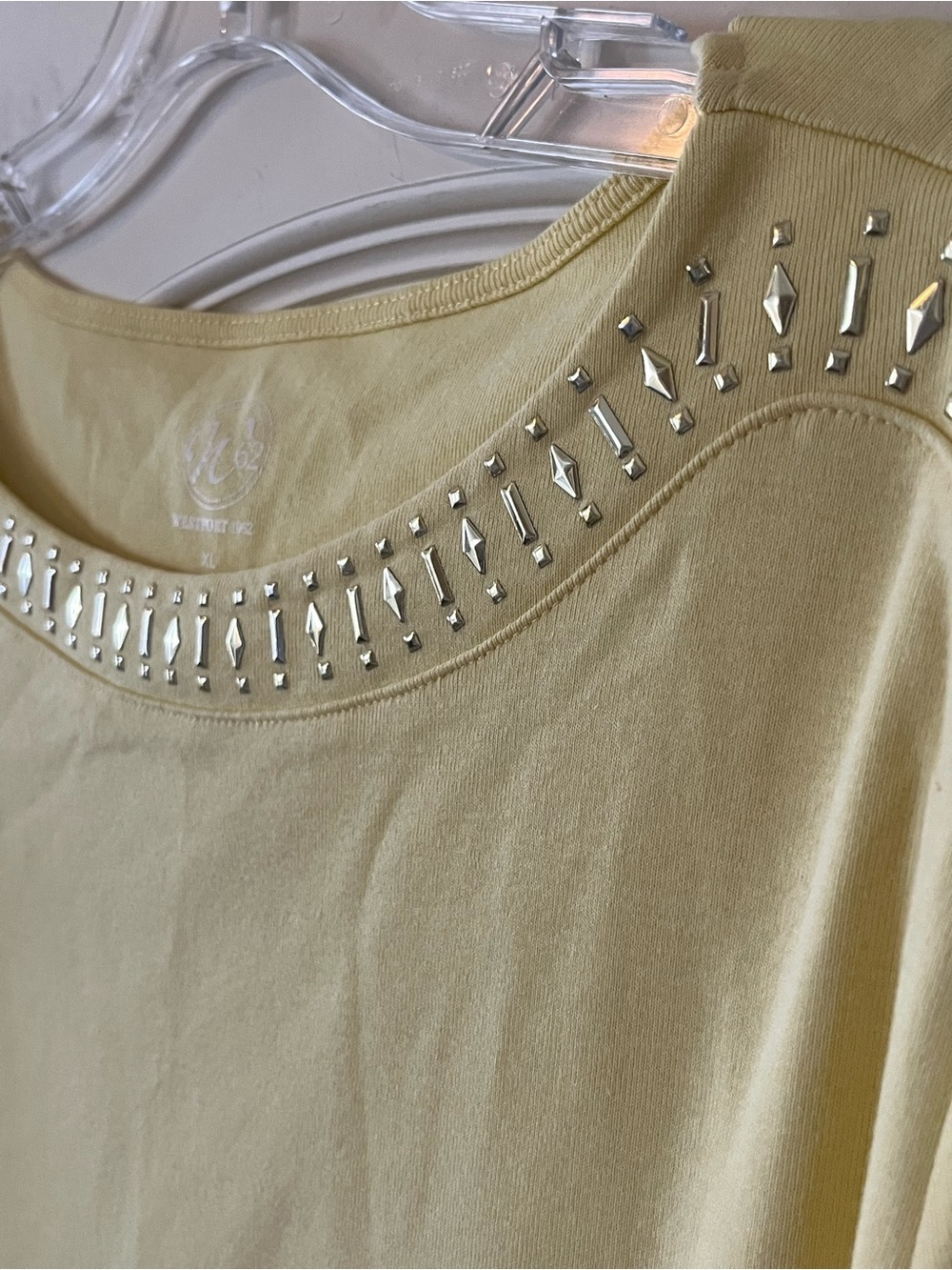 Butter Cream Yellow Short Sleeve Top with Neckline Detail Size XL - Picture 4 of 11